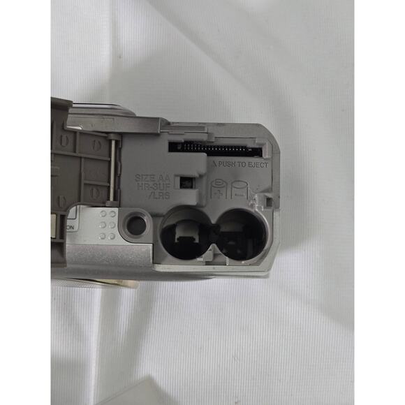 Fujifilm FinePix 2650 Digital Camera 2.0MP Silver 64 MB Card Original Box Works! - Picture 10 of 11